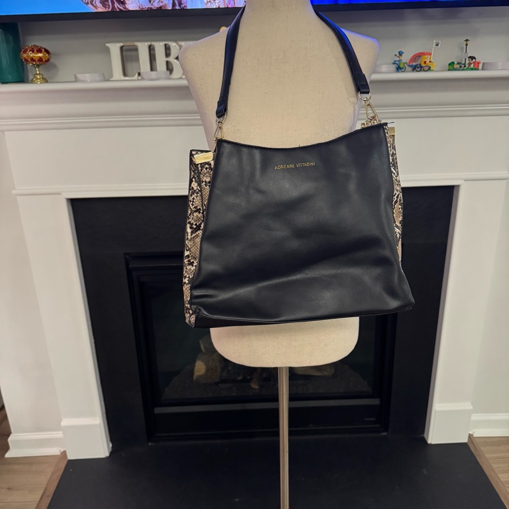 🖤 Adrienne Vittadini Black Faux Leather & Snakeskin Chain Tote